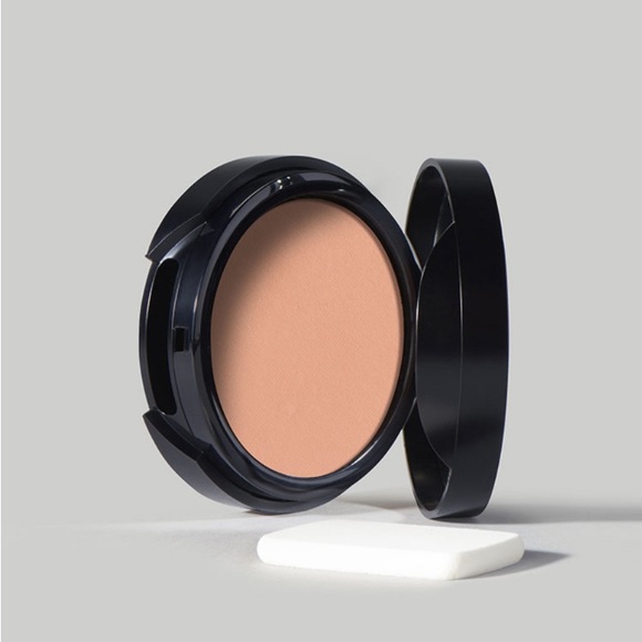 SALE ✨ Pressed powder fondation (light for pink or blue undertone) - Picture 2 of 3